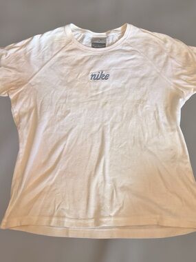 Cropped Nike T-Shirt Size Medium